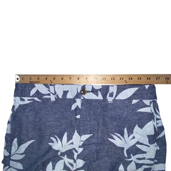 Old Navy Linen Blend Everyday Tropical Chambray Blue Leaf Shorts - Women’s 8 - Picture 3 of 12
